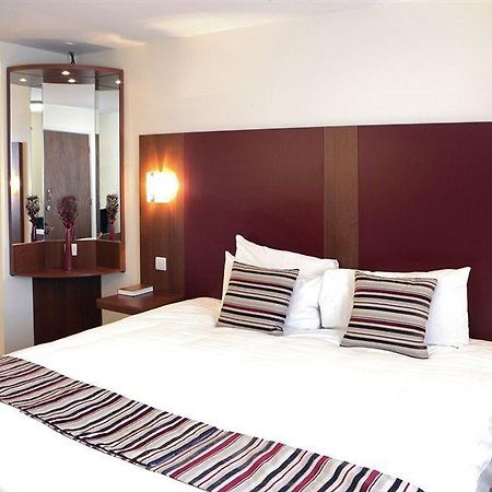 Mercure Swindon East Hotel And Spa Exterior photo